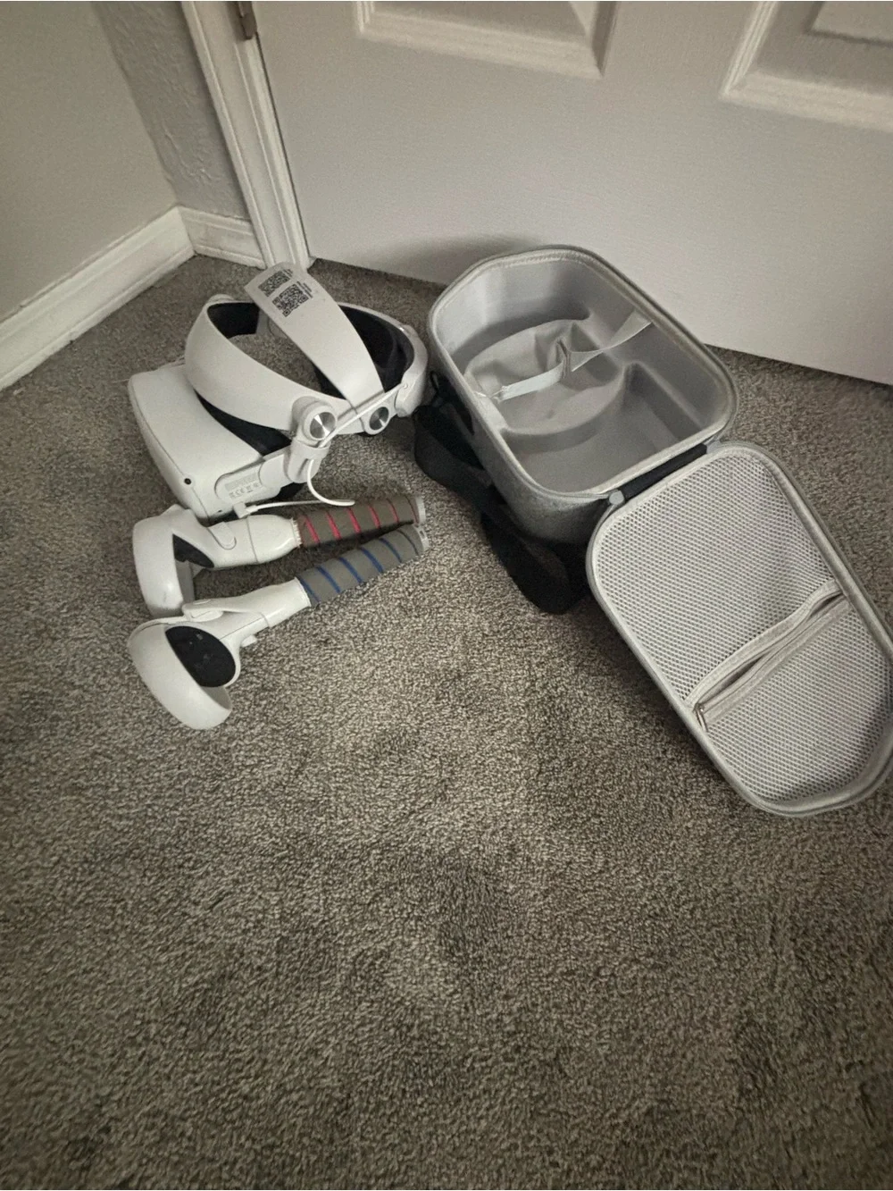 White VR Headset and Controllers with Carry Case - Unknown Brand